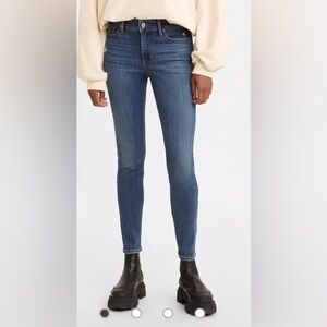 Levi's Women's 711 Skinny Jeans in Medium Blue Size 30